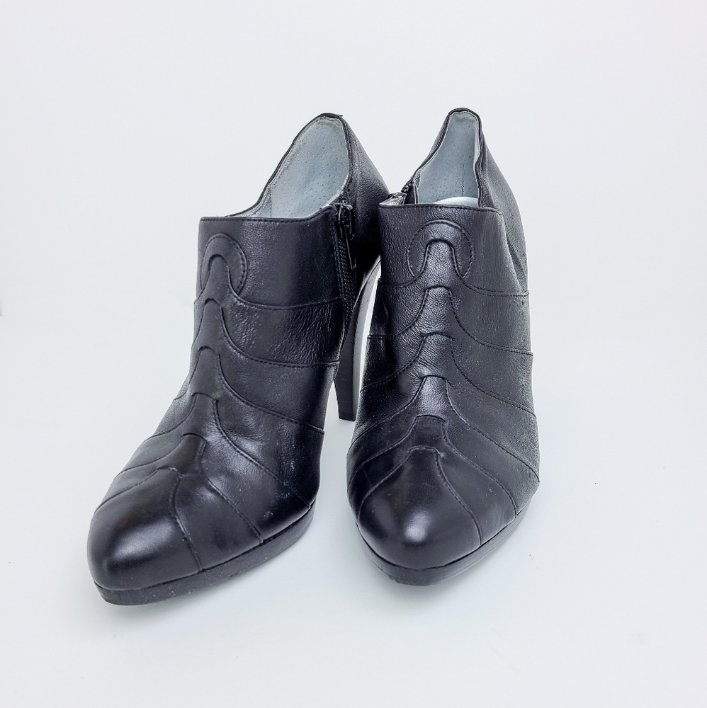 CALVIN KLEIN Beverly Leather Booties Boots